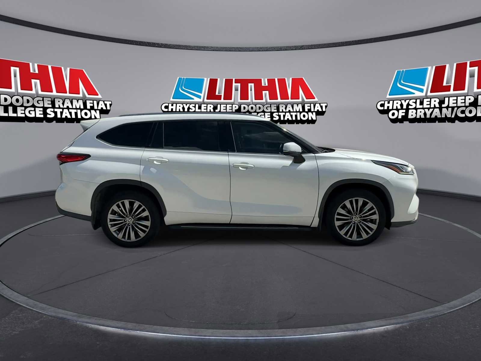 Used 2020 Toyota Highlander Platinum image 9