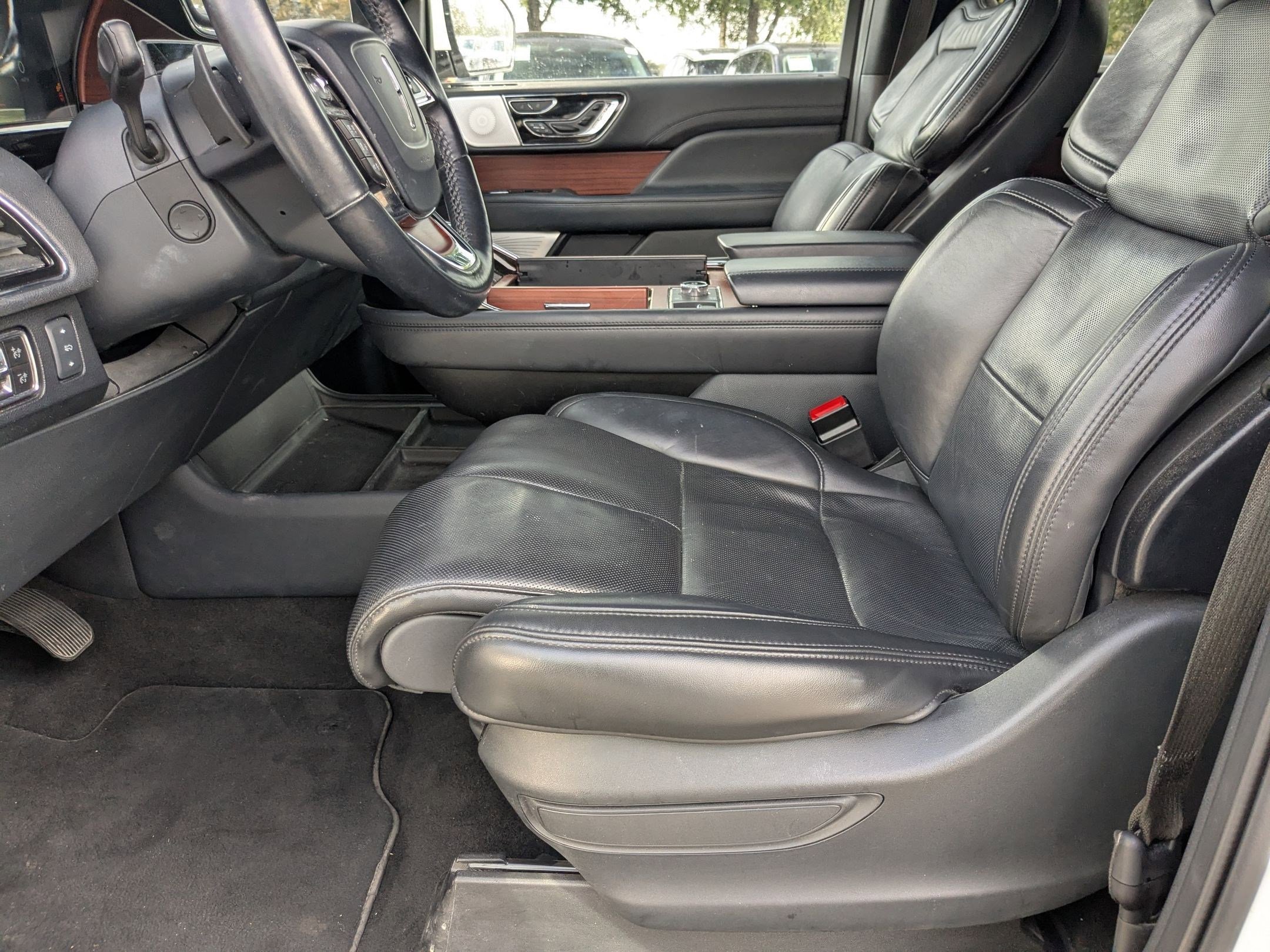 Used 2023 Lincoln Navigator Reserve image 9