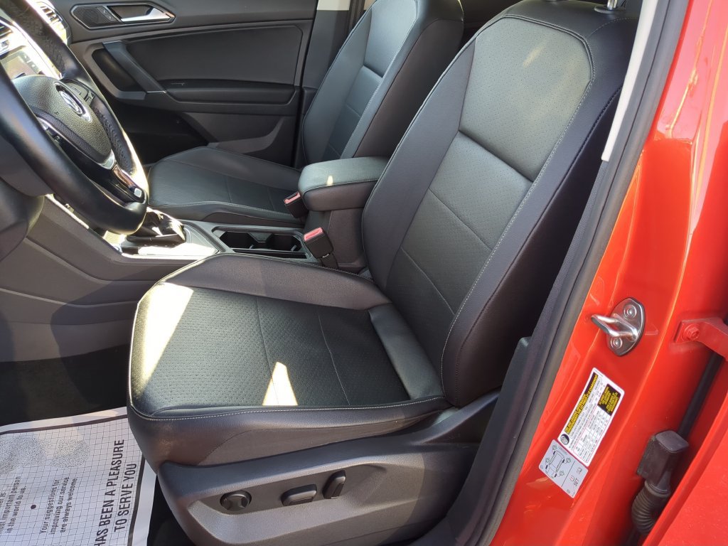 Used 2018 Volkswagen Tiguan SE w/ Panoramic Sunroof Package FWD image 21