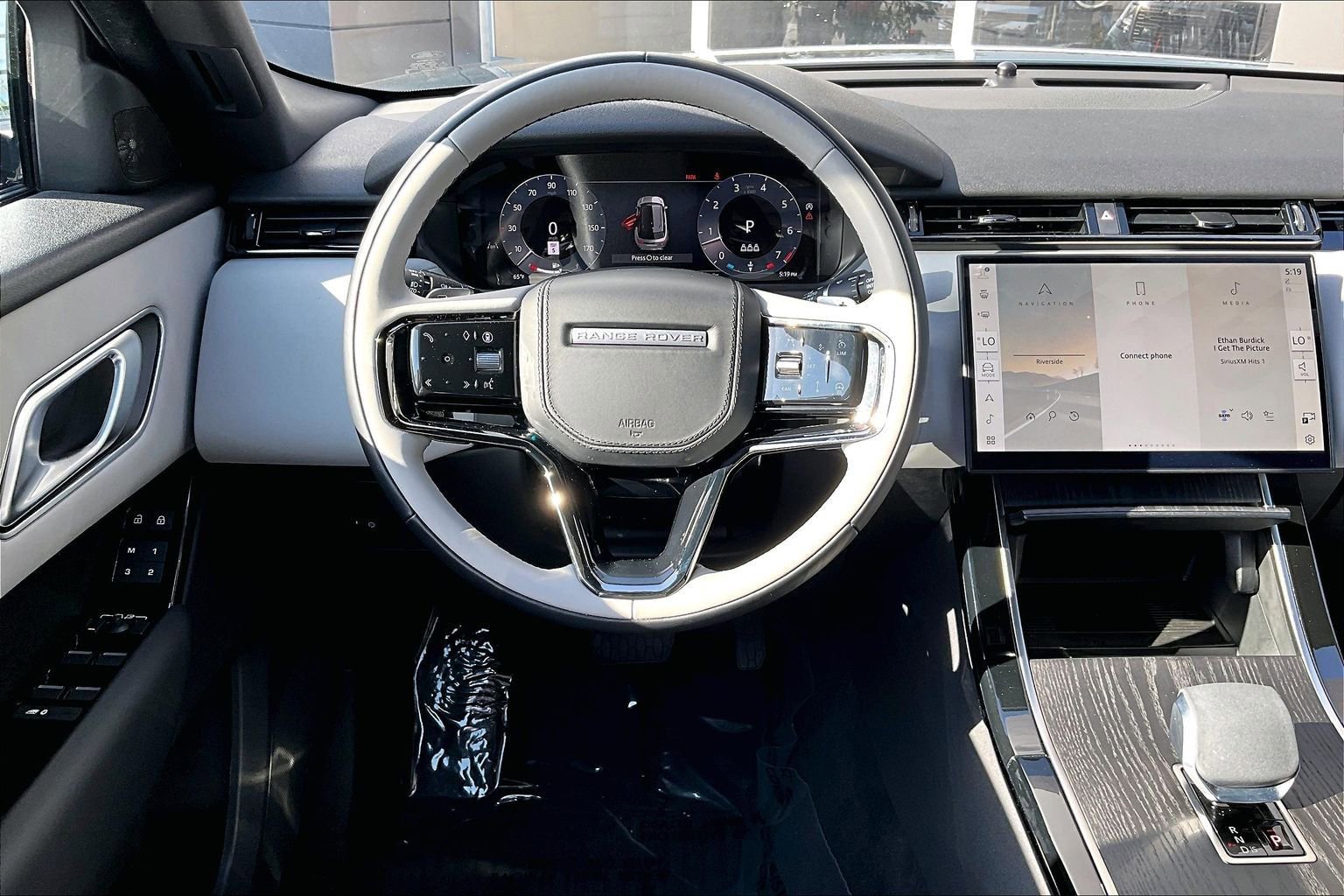 Used 2026 Land Rover Range Rover Velar S AWD/4WD image 5