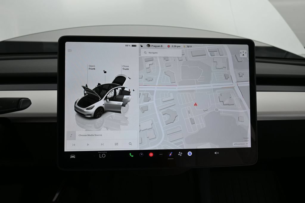 Used 2025 Tesla Model Y Long Range RWD image 11
