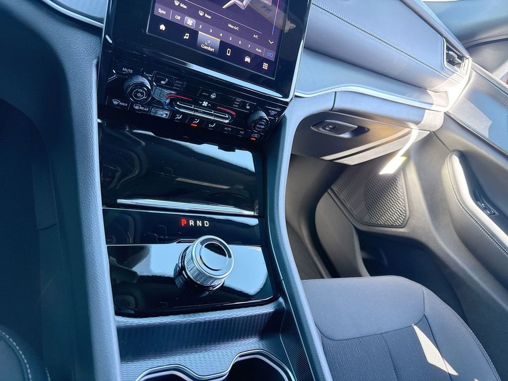 New 2026 Jeep Grand Cherokee L Laredo image 18