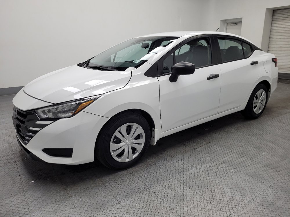 Used 2025 Nissan Versa S w/ Trunk Package image 2