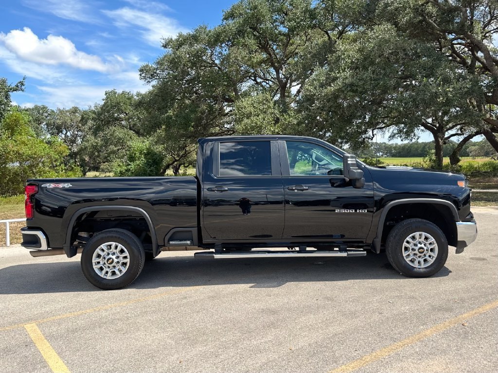 Used 2025 Chevrolet Silverado 2500 LT w/ Convenience Package AWD/4WD image 4