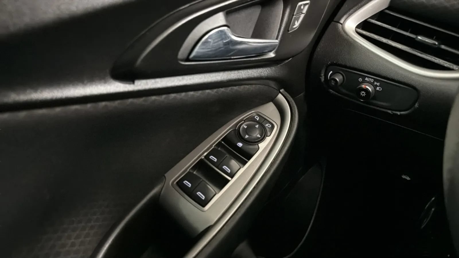 Used 2017 Chevrolet Malibu LS w/ LPO, Convenience Package 1 FWD image 15