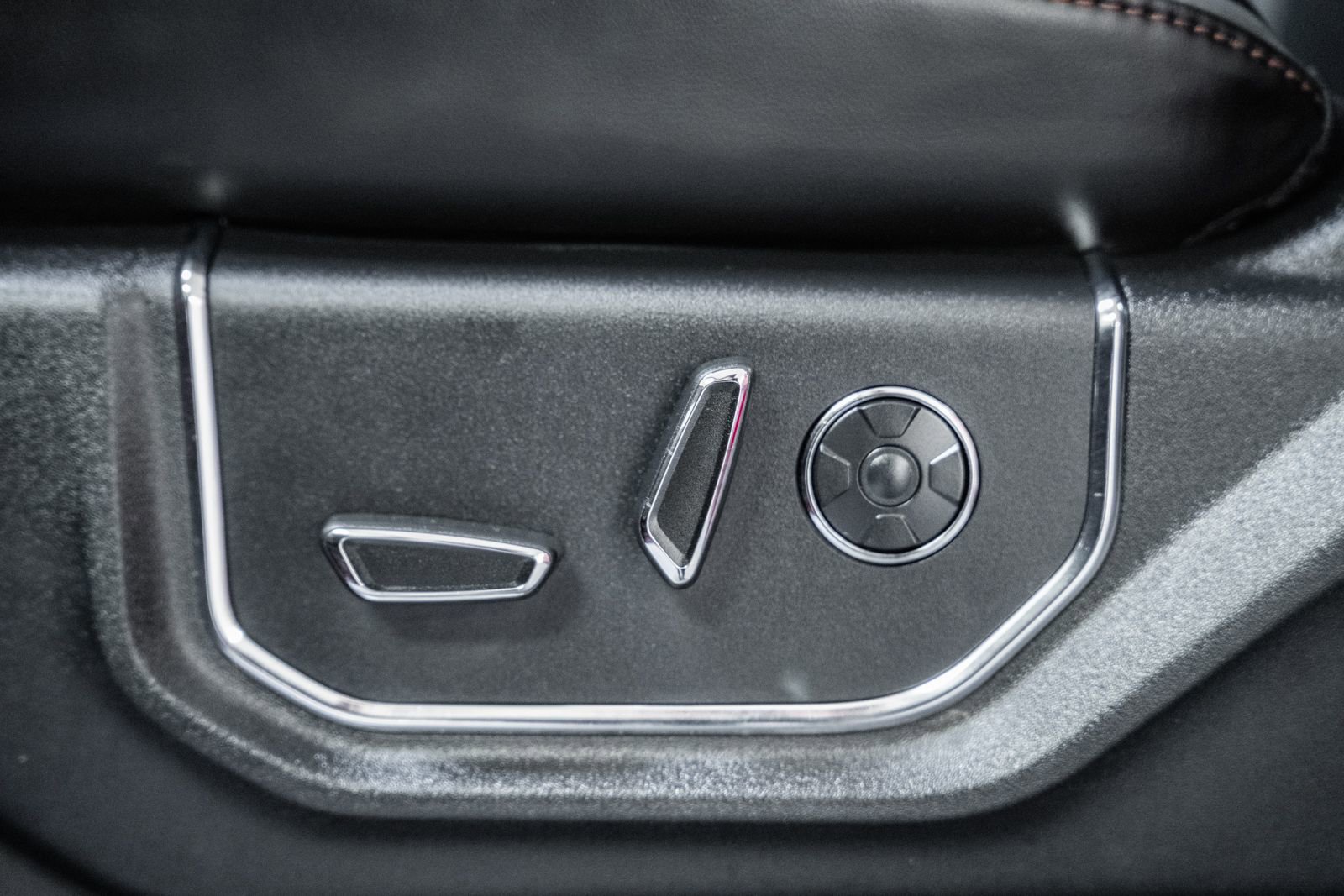 Certified 2018 Ford F150 Platinum w/ Equipment Group 701A Luxury image 52