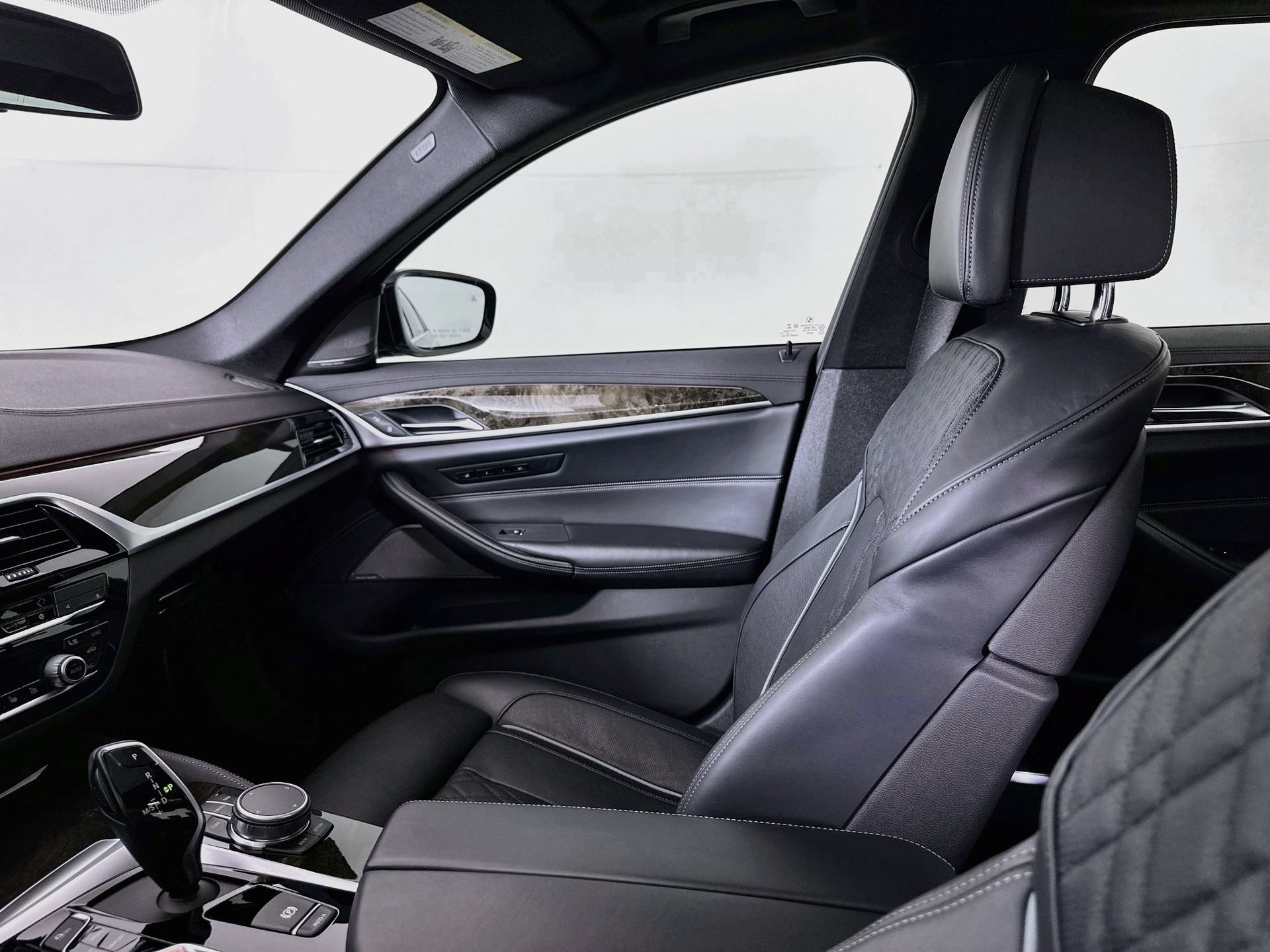 Used 2020 BMW 530i w/ Premium Package RWD image 26