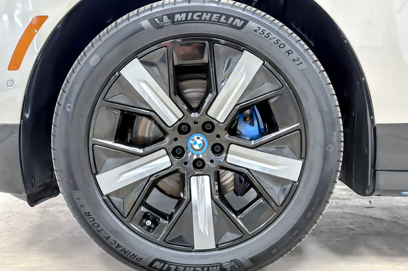 Used 2023 BMW iX xDrive50 w/ Sport Package AWD/4WD image 27