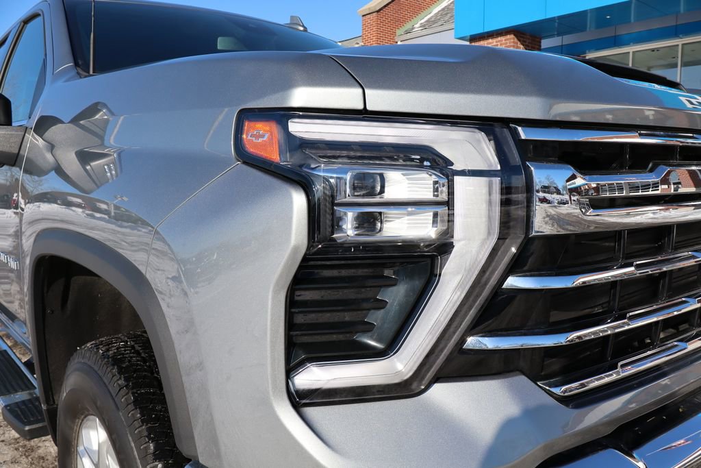 Used 2024 Chevrolet Silverado 3500 LTZ image 7