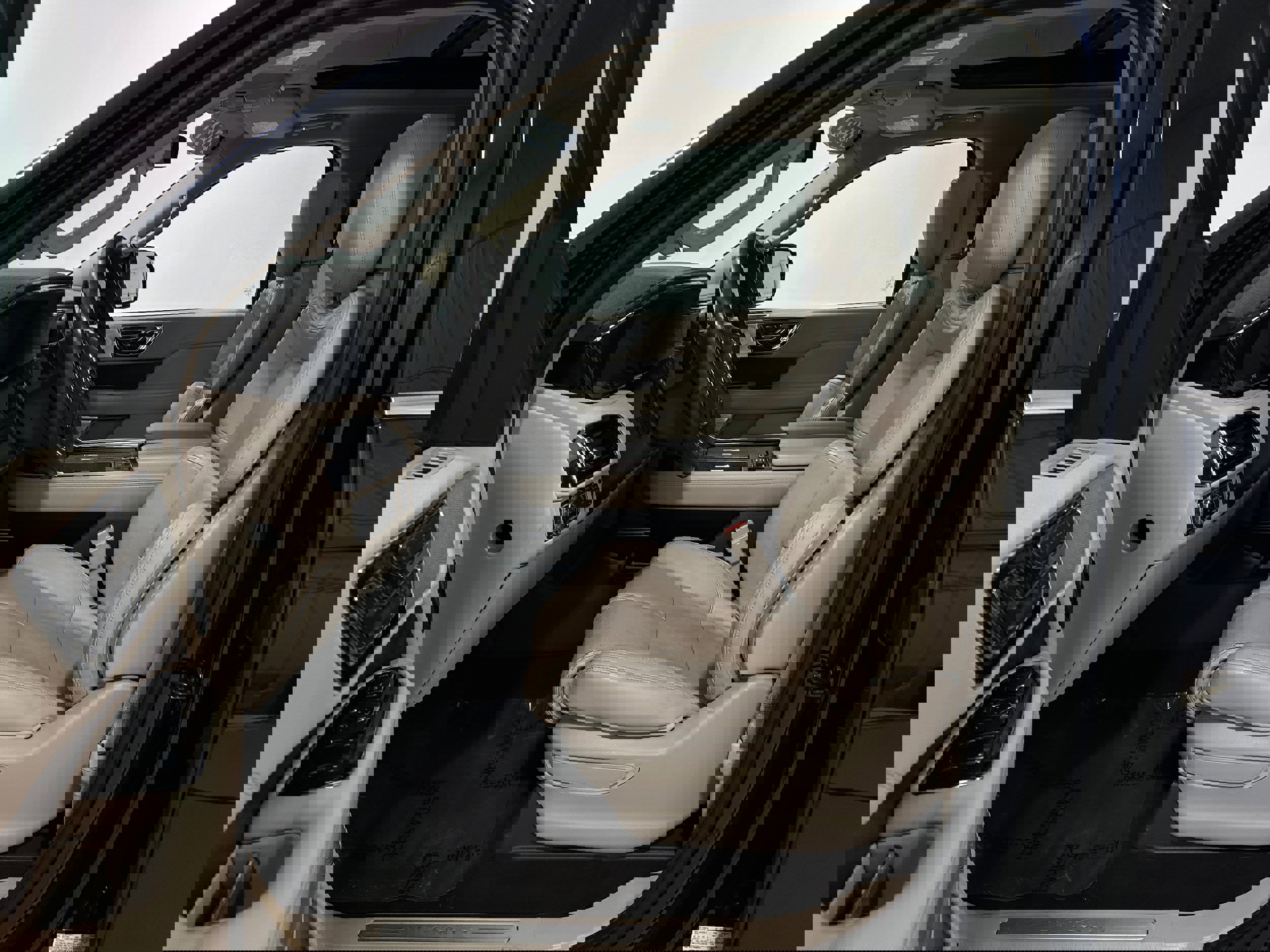 Used 2021 Lincoln Navigator L Reserve w/ Luxury Package image 4