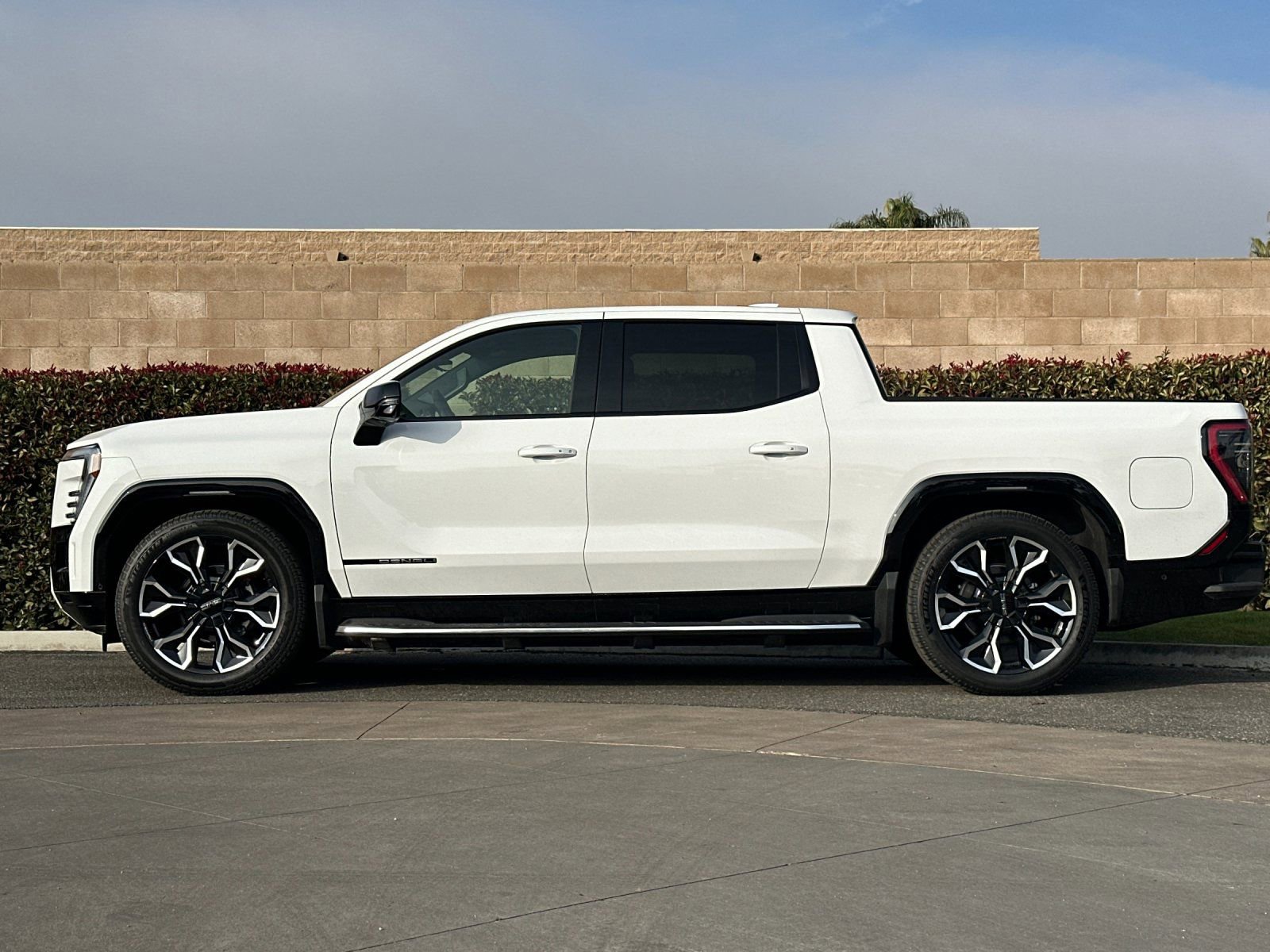 New 2025 GMC Sierra EV Denali image 7