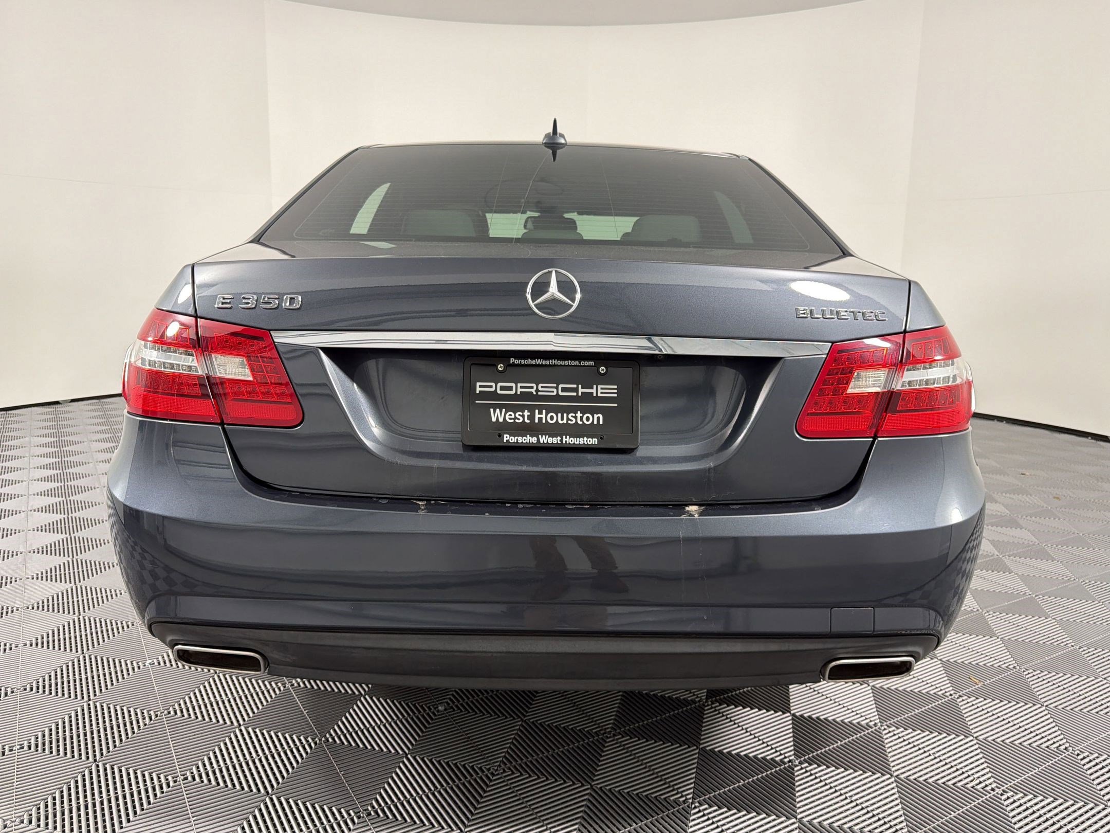 Used 2011 Mercedes-Benz E 350 BlueTEC Sedan image 8