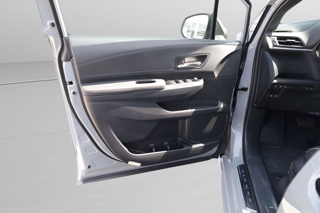 New 2026 Toyota Sienna XLE Woodland Edition AWD/4WD image 7