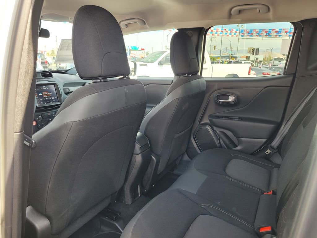 Used 2023 Jeep Renegade Latitude AWD/4WD image 14