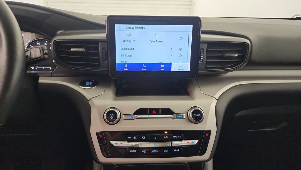 Used 2023 Ford Explorer XLT AWD/4WD image 13
