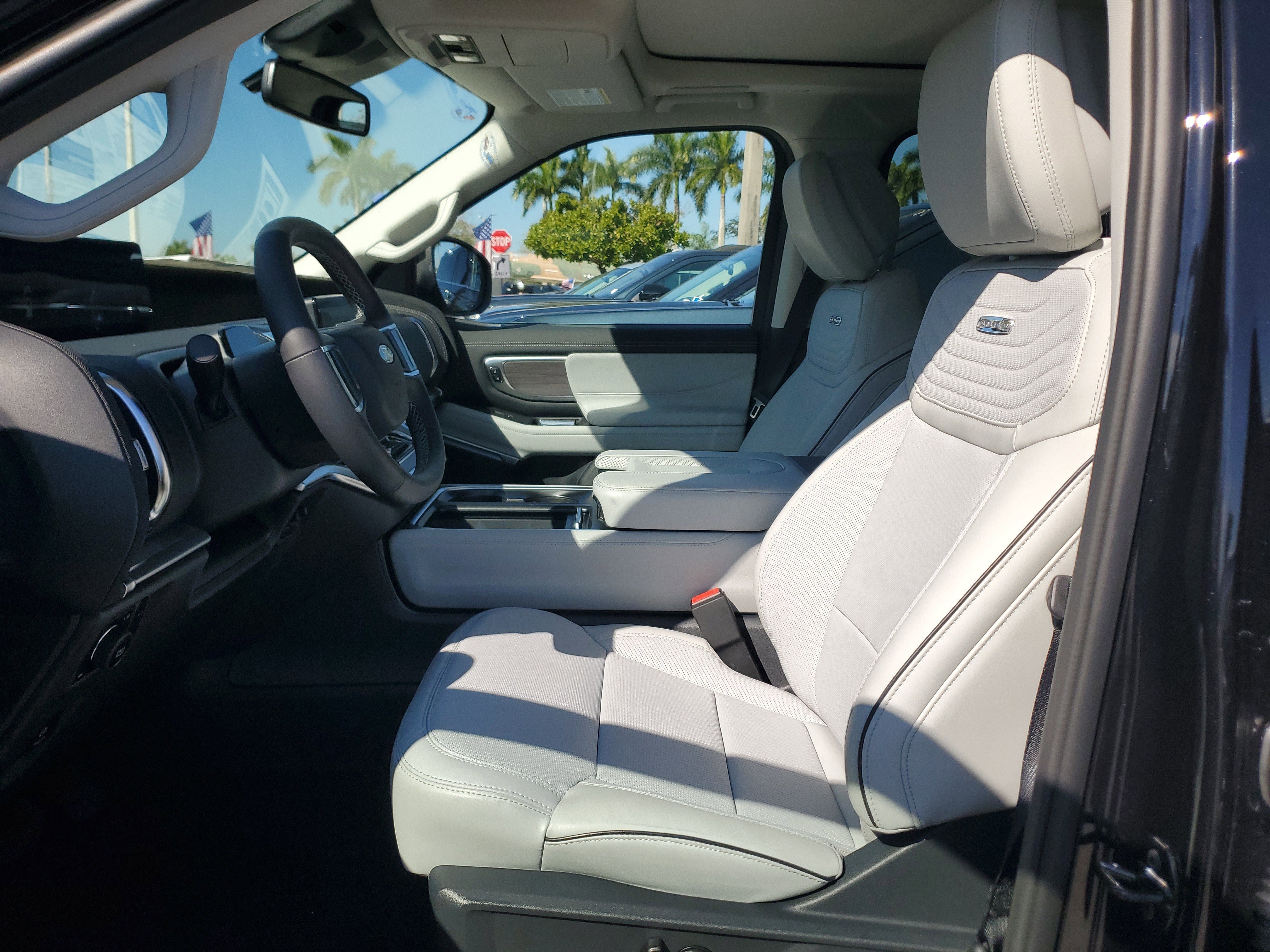 New 2026 Ford Expedition Max Platinum w/ Platinum Ultimate Package AWD/4WD image 10