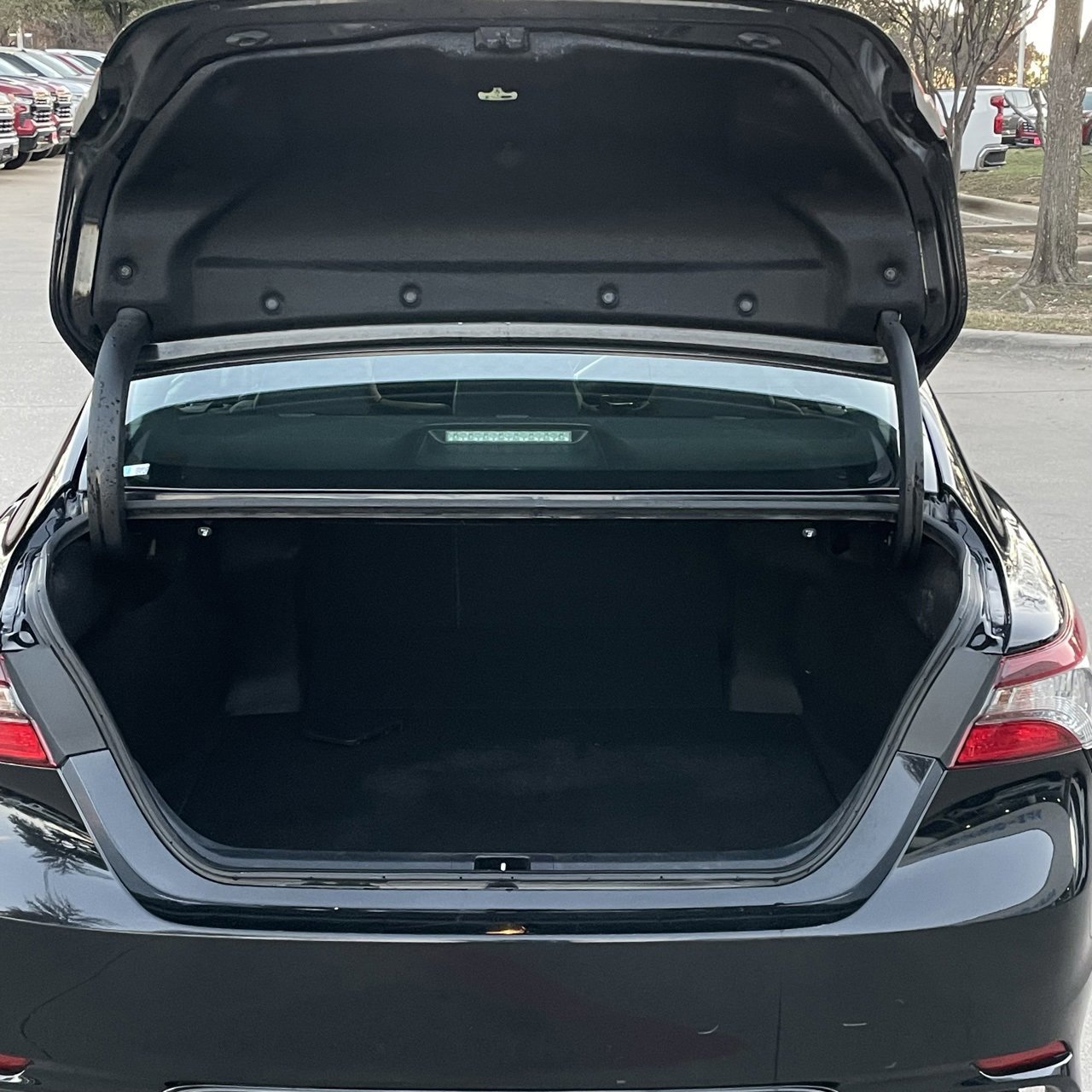 Used 2024 Toyota Camry SE image 25