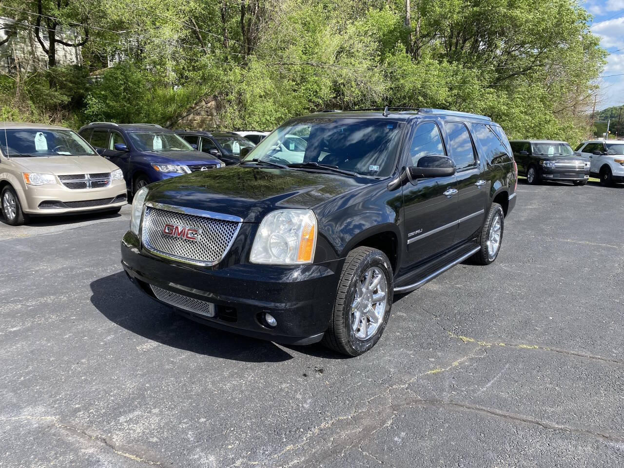 Used 2009 GMC Yukon XL Denali AWD/4WD image 1