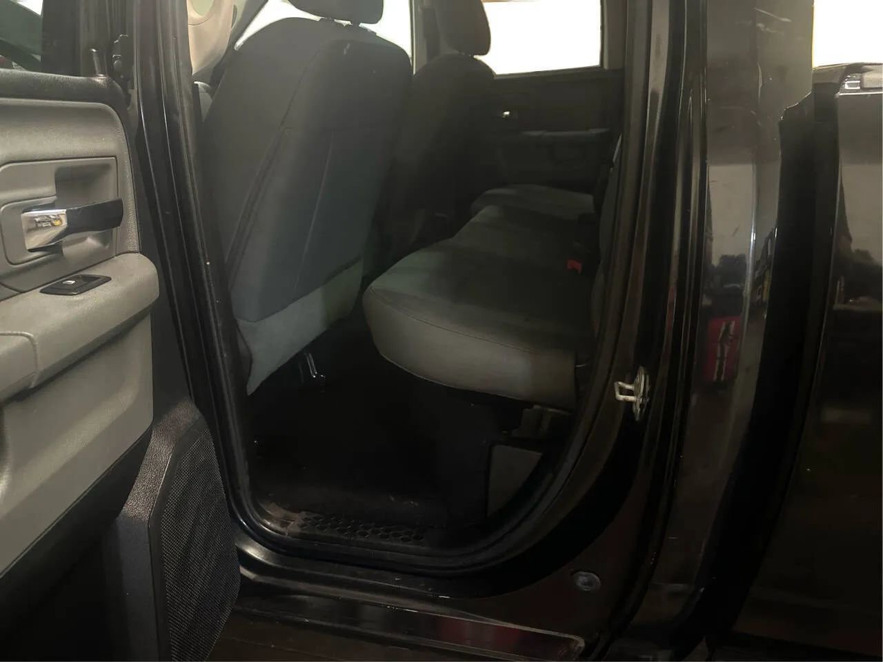 Used 2016 RAM 1500 Classic SLT image 9