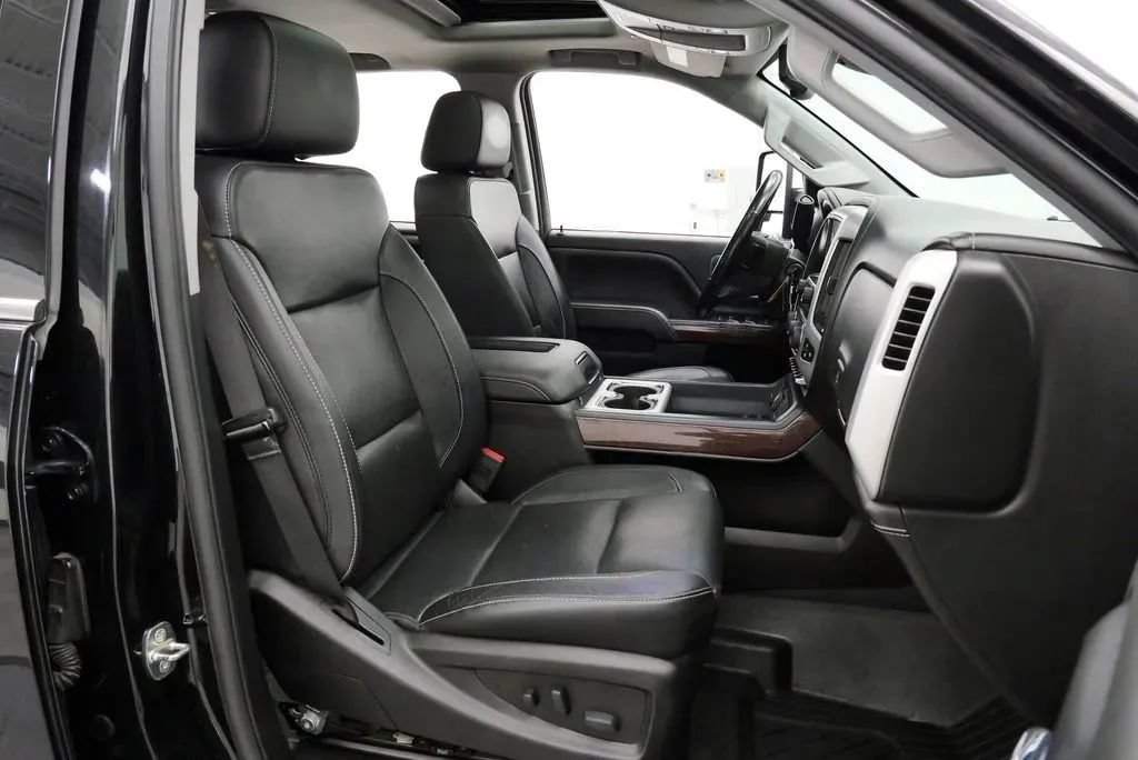 Used 2019 GMC Sierra 2500 SLT w/ Driver Alert Package AWD/4WD image 16