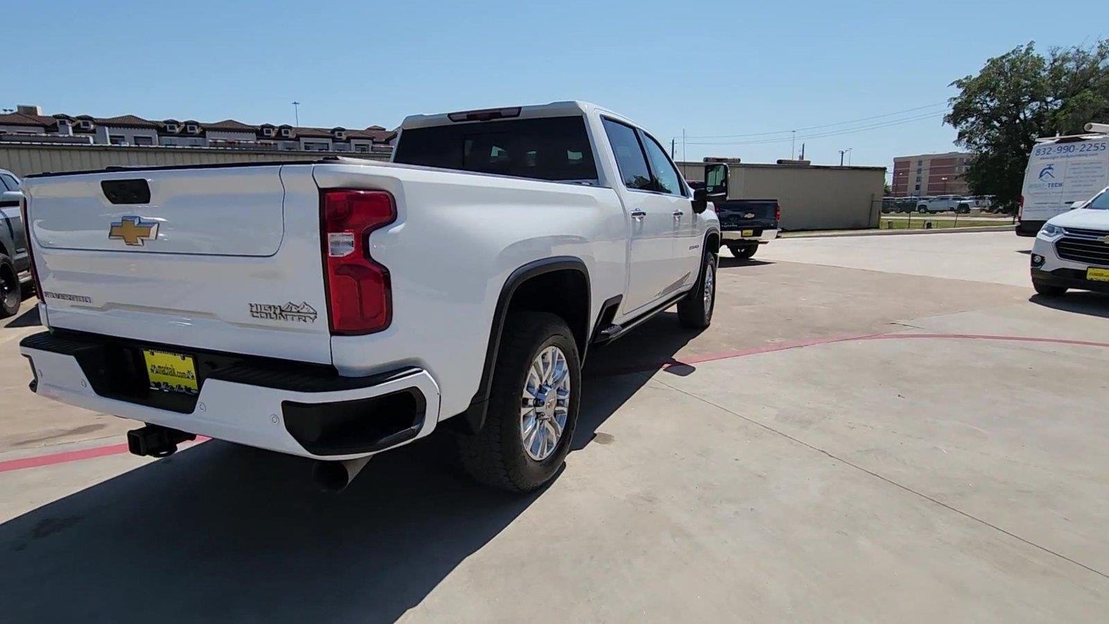 Used 2023 Chevrolet Silverado 2500 High Country w/ Z71 Off-Road Package AWD/4WD image 8