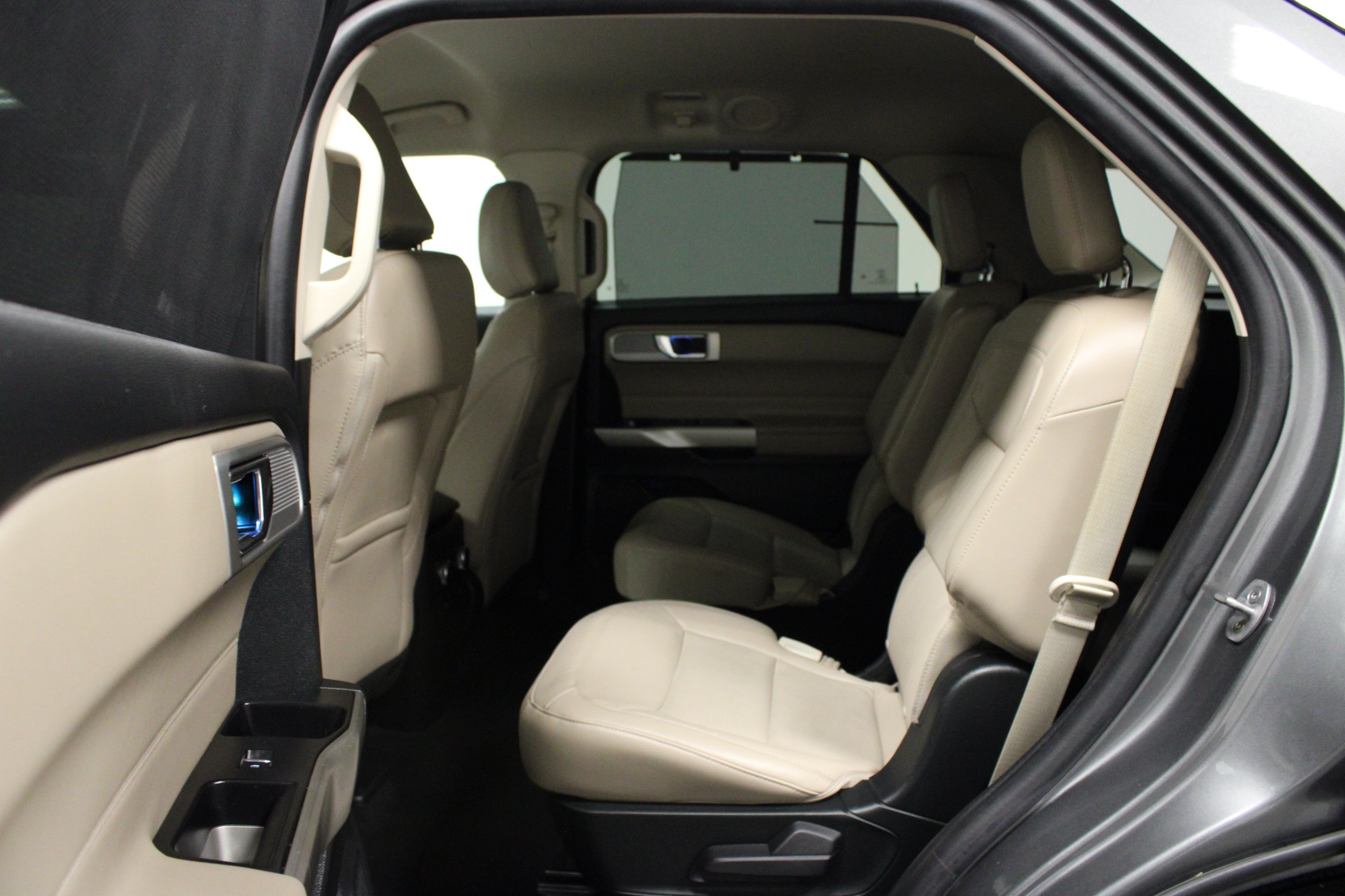 Used 2023 Ford Explorer Limited w/ Equipment Group 301A RWD image 13