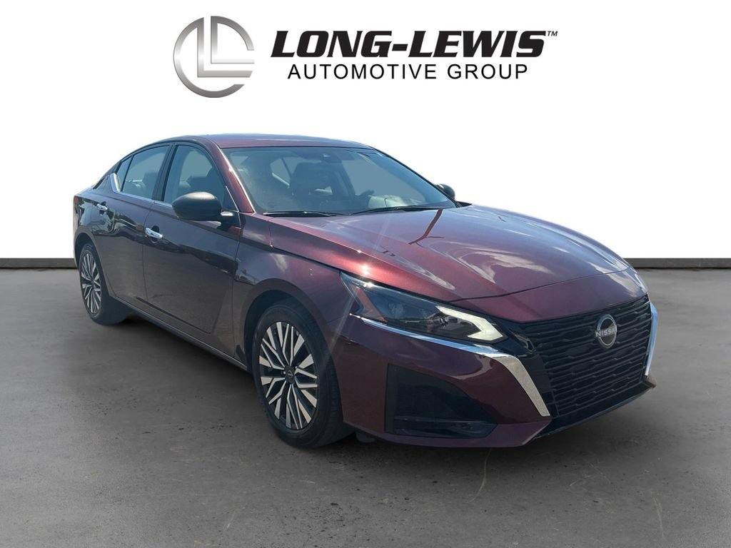 Used 2025 Nissan Altima 2.5 SV FWD image 10