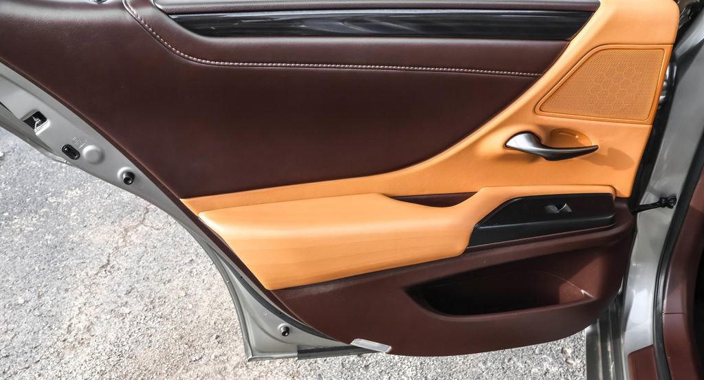 Used 2020 Lexus ES 300h 300h Luxury w/ Accessory Package 2 image 28