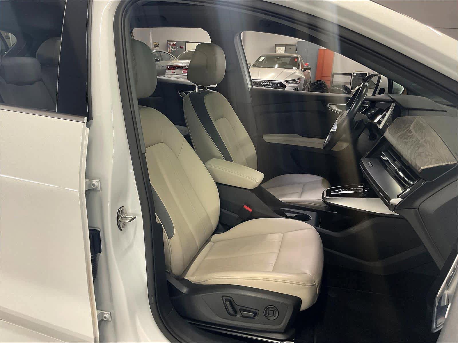 Used 2024 Audi Q4 e-tron Premium w/ Convenience Package image 9
