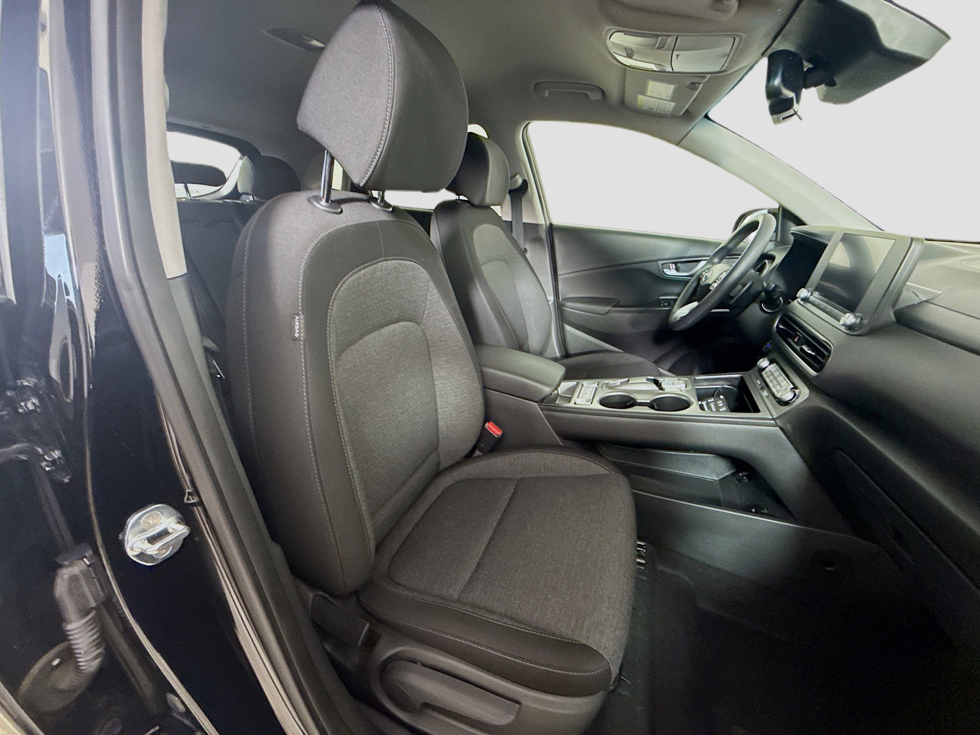 Used 2023 Hyundai Kona SE w/ Cargo Package image 29