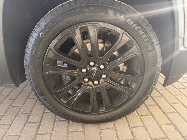 Used 2023 GMC Acadia SLE w/ Driver Convenience Package image 9