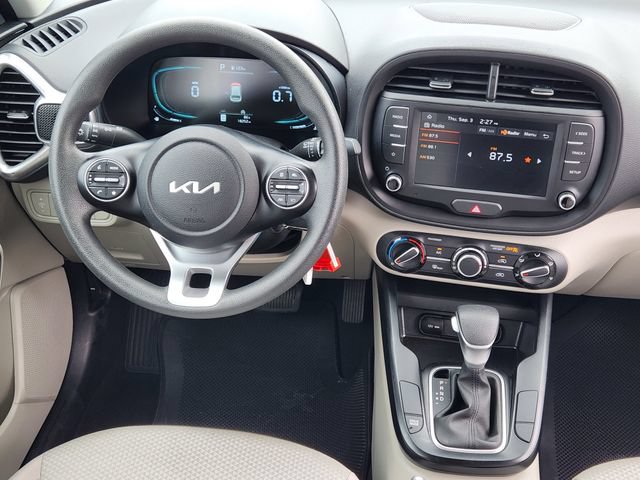 Used 2025 Kia Soul LX w/ LX Technology Package FWD image 27
