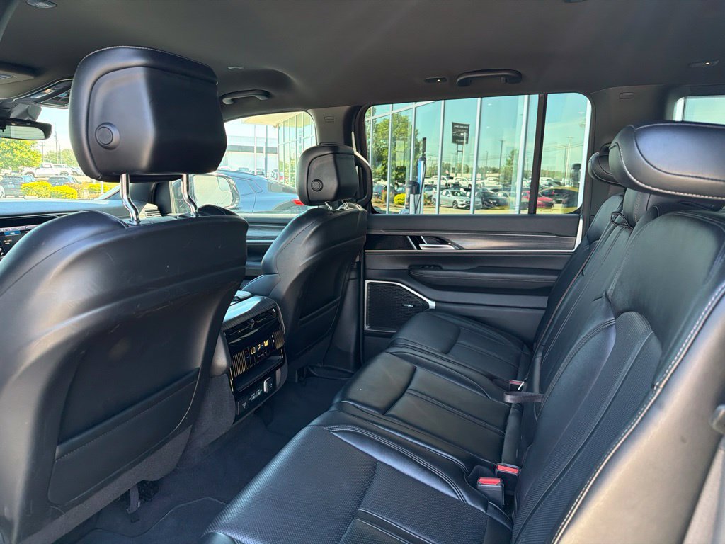 Used 2024 Jeep Wagoneer Series II w/ Flexible Seating Group AWD/4WD image 27