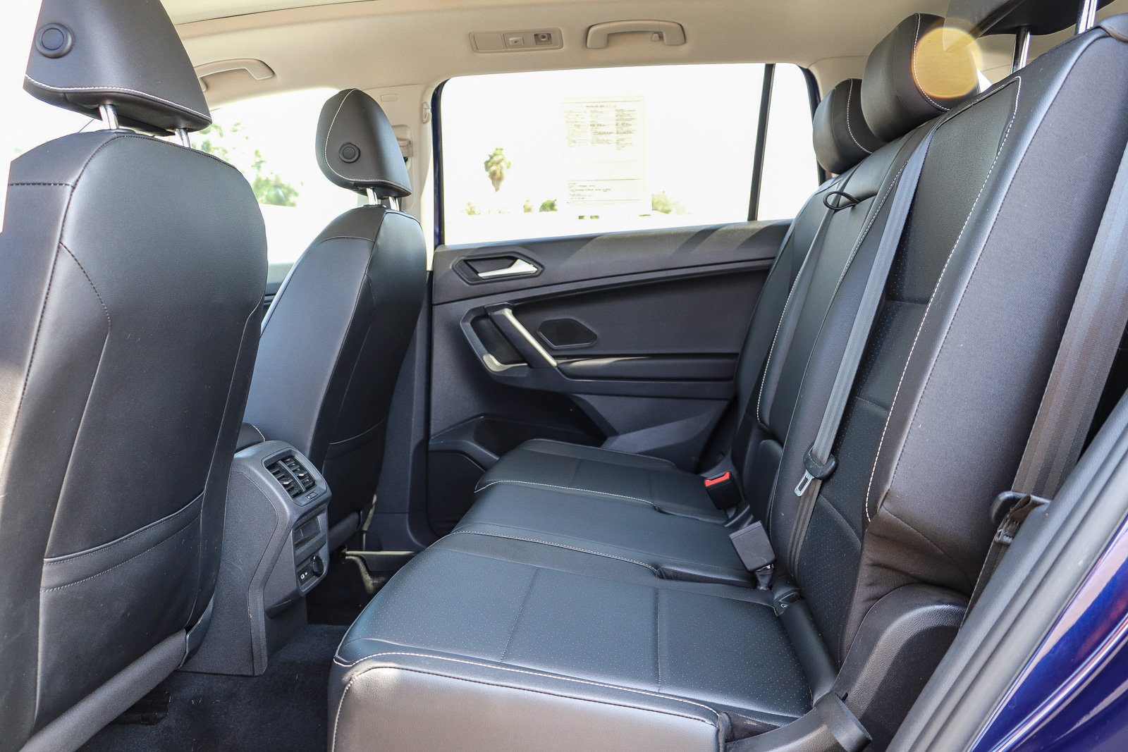 Used 2021 Volkswagen Tiguan SE w/ Panoramic Sunroof Package FWD image 19