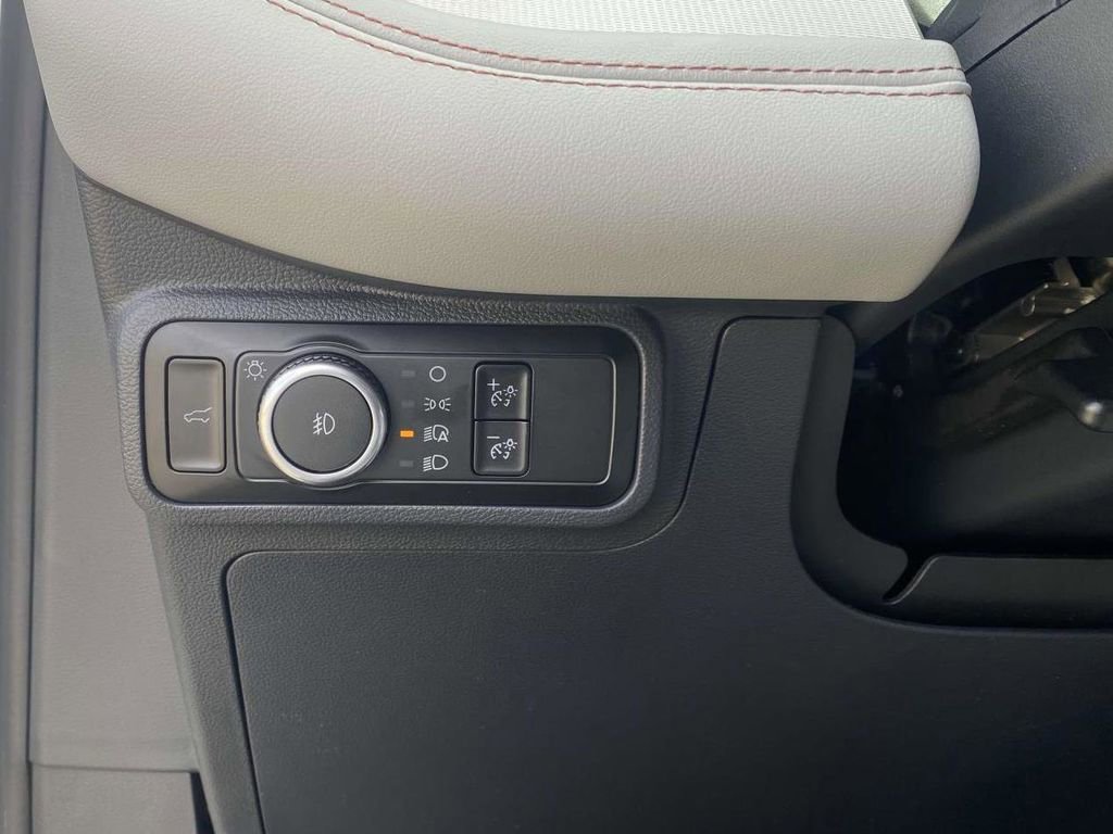 New 2025 Ford Explorer Active w/ Active Comfort Package image 31
