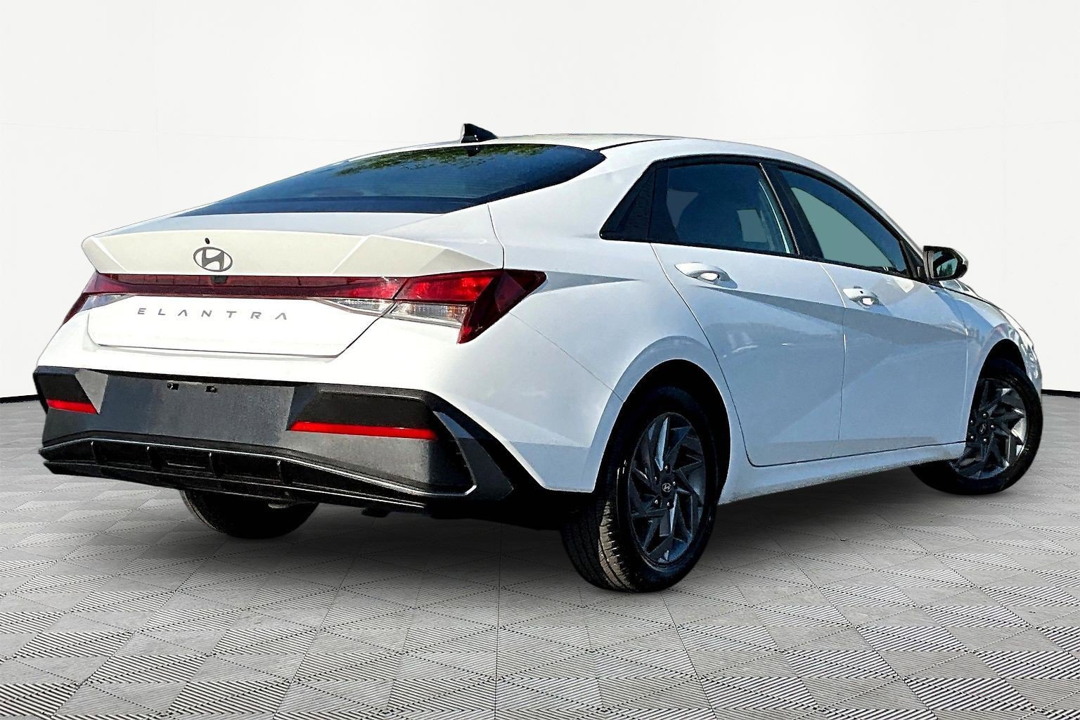 Used 2024 Hyundai Elantra SEL FWD image 6