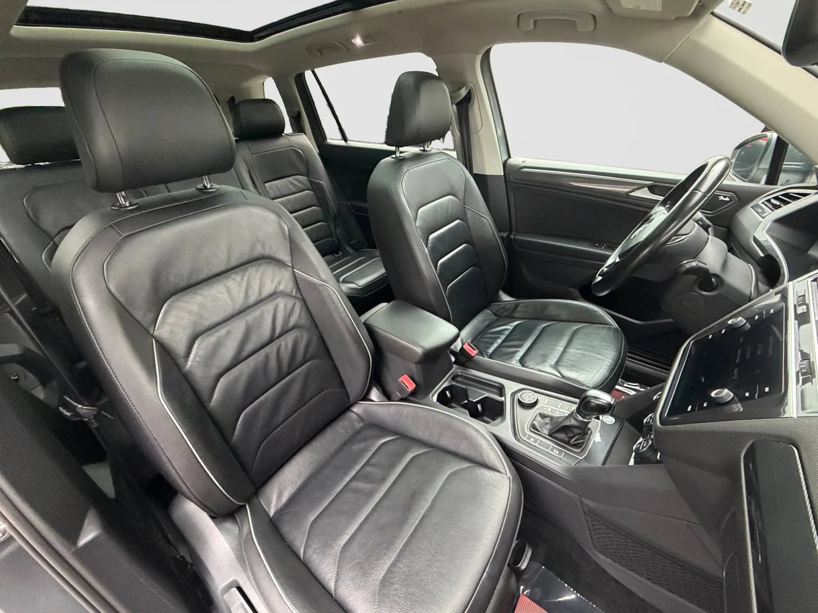 Used 2019 Volkswagen Tiguan SEL Premium w/ 3rd Row Seat Package AWD/4WD image 23
