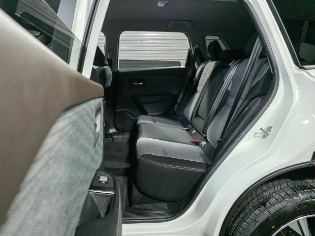 Used 2022 Nissan Rogue SV image 15