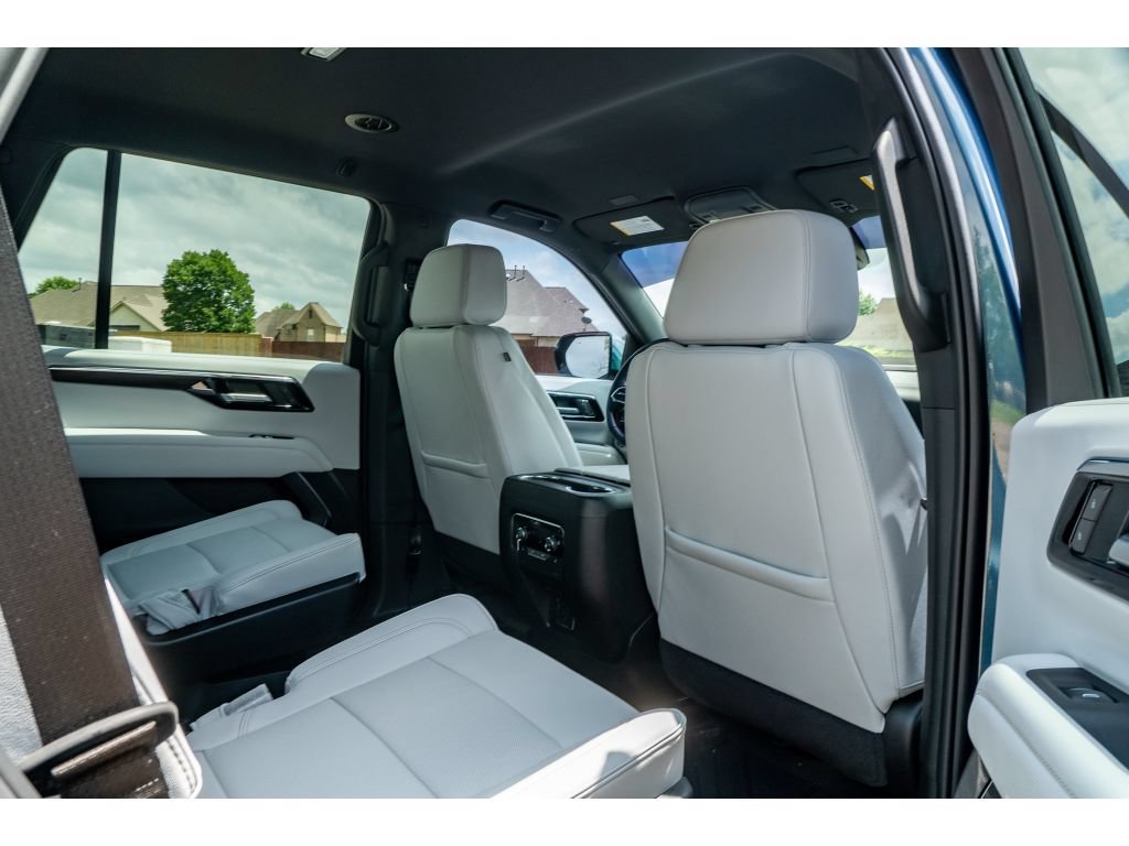 Used 2025 Chevrolet Tahoe Premier AWD/4WD image 16