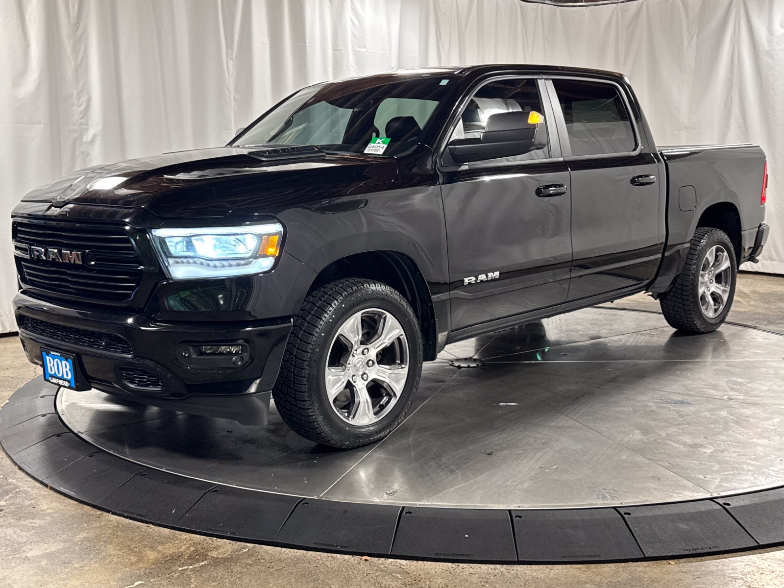 Used 2024 RAM 1500 Laramie AWD/4WD image 1