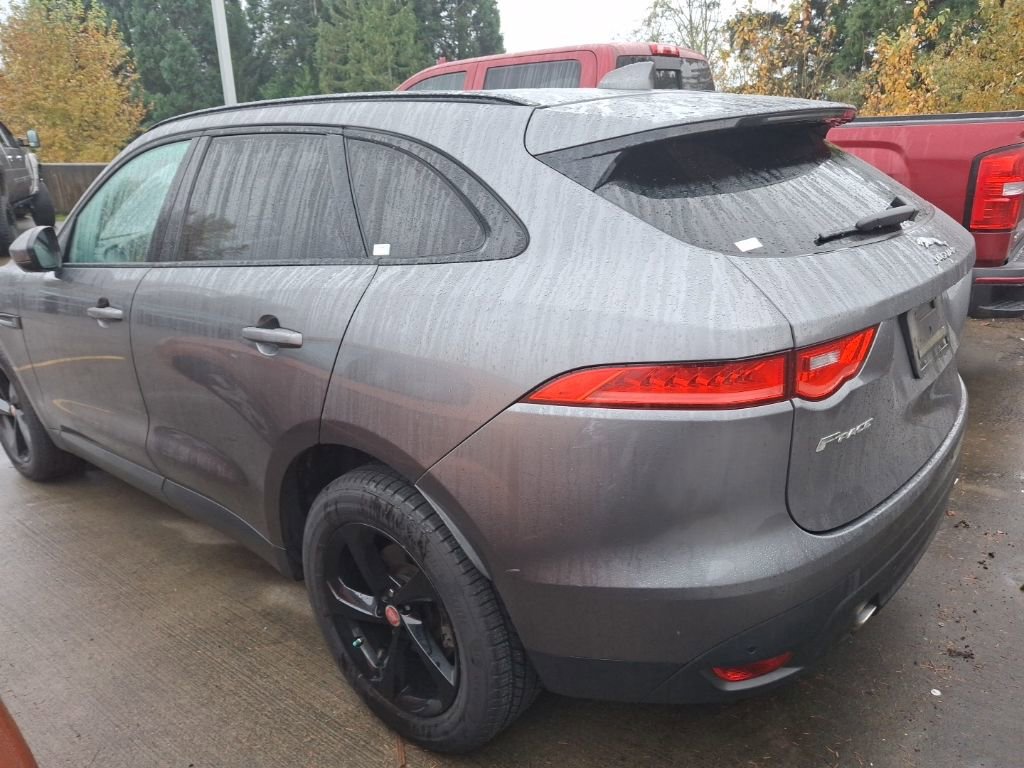 Used 2018 Jaguar F-PACE Premium image 6