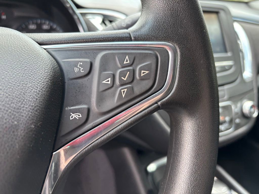 Used 2017 Chevrolet Malibu LT FWD image 23