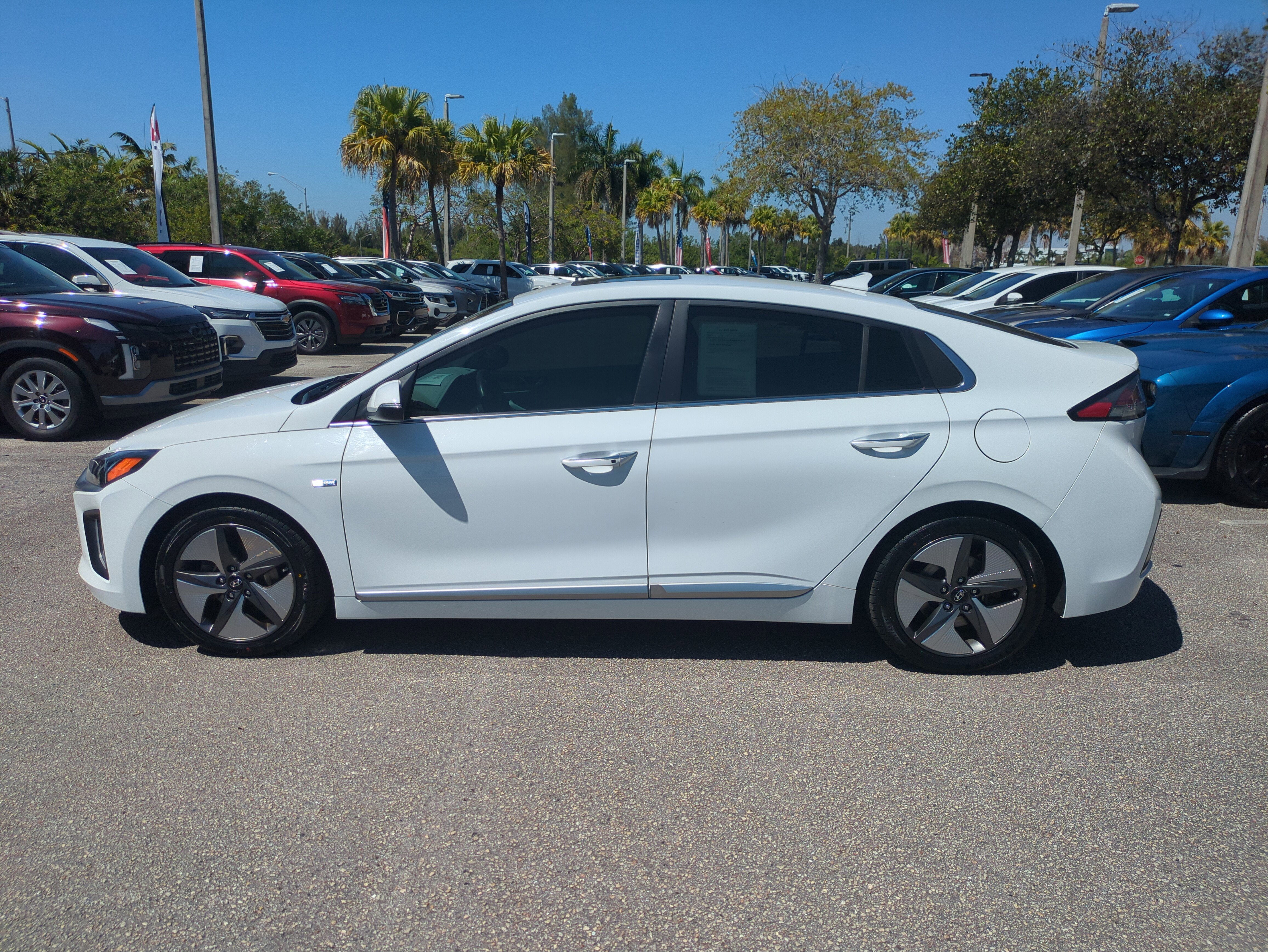 Used 2020 Hyundai Ioniq Limited image 8