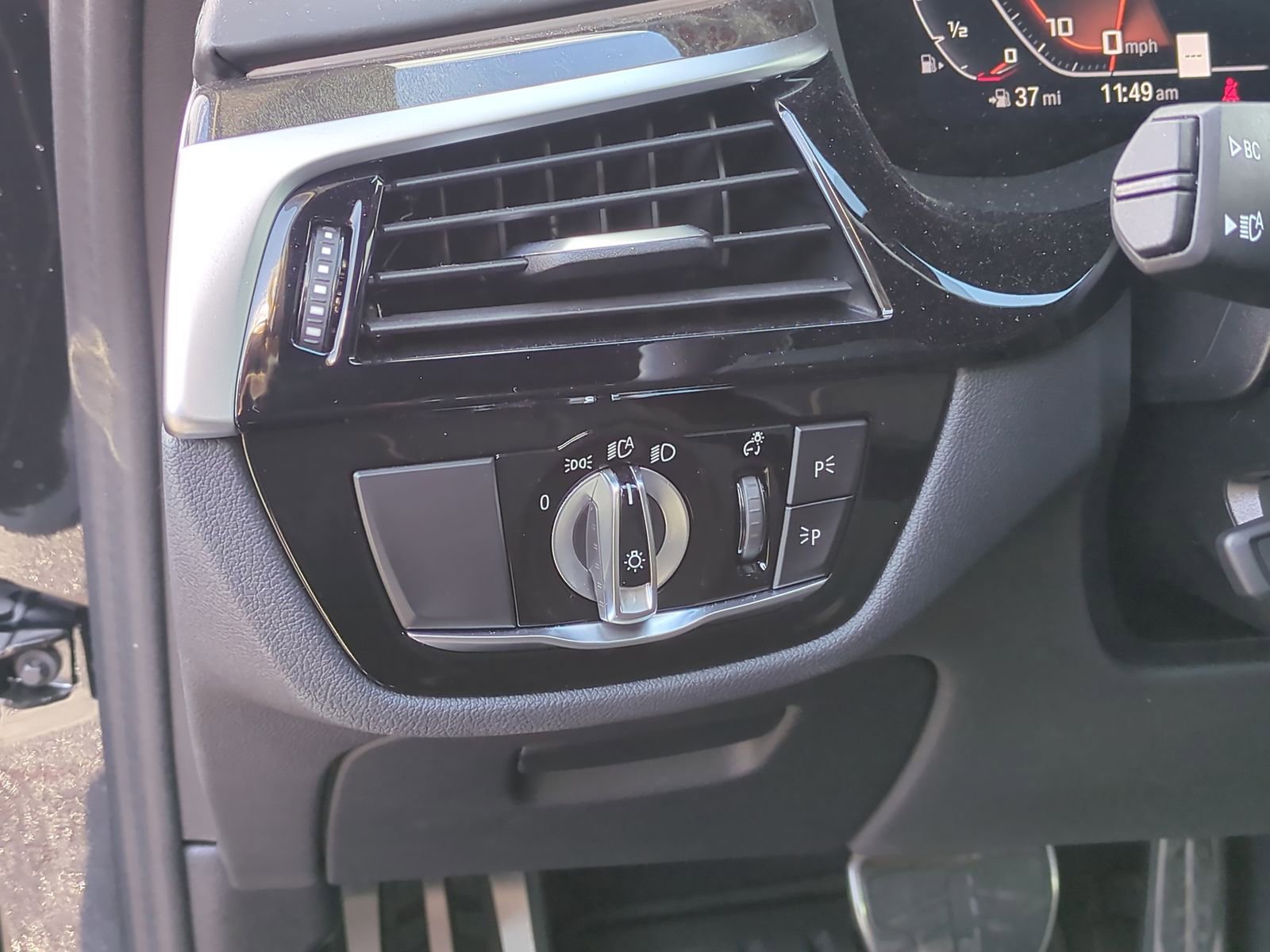 Used 2023 BMW M550i xDrive image 16