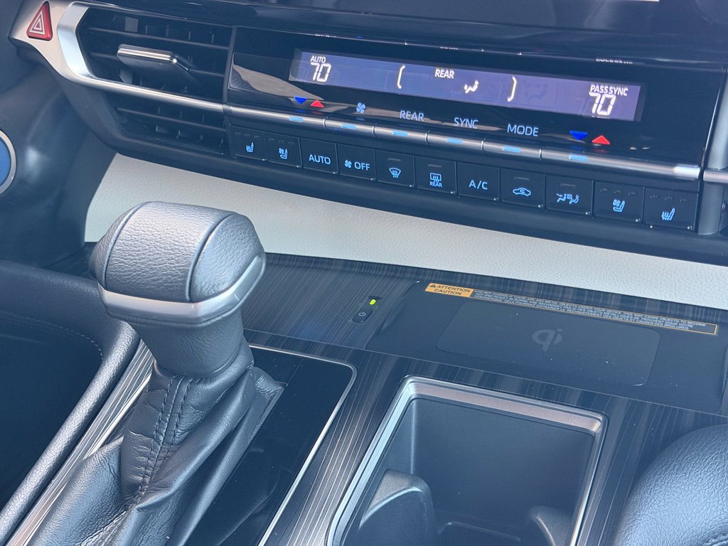 Used 2022 Toyota Sienna Platinum w/ Protection Package (TMS) image 17