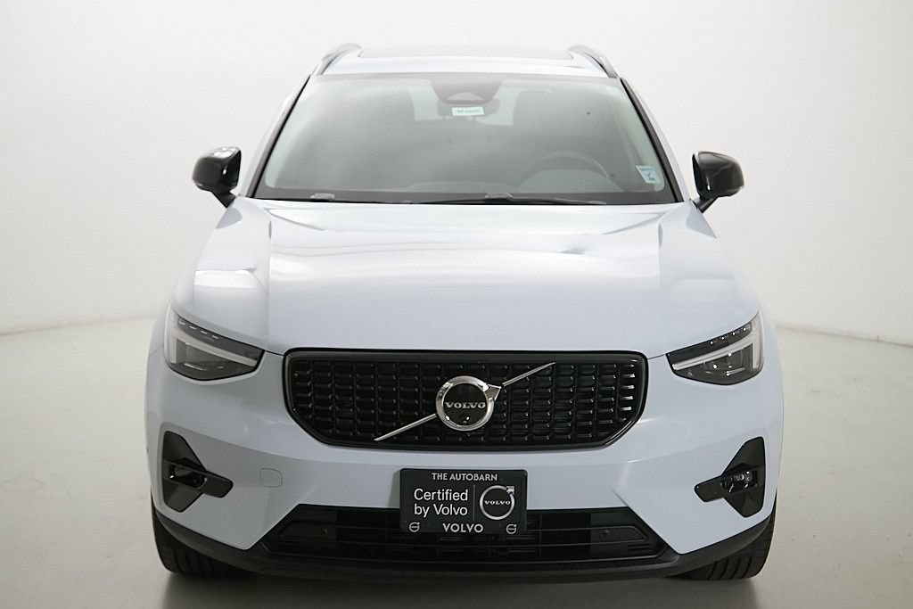 Certified 2026 Volvo XC40 B5 Plus AWD/4WD image 5