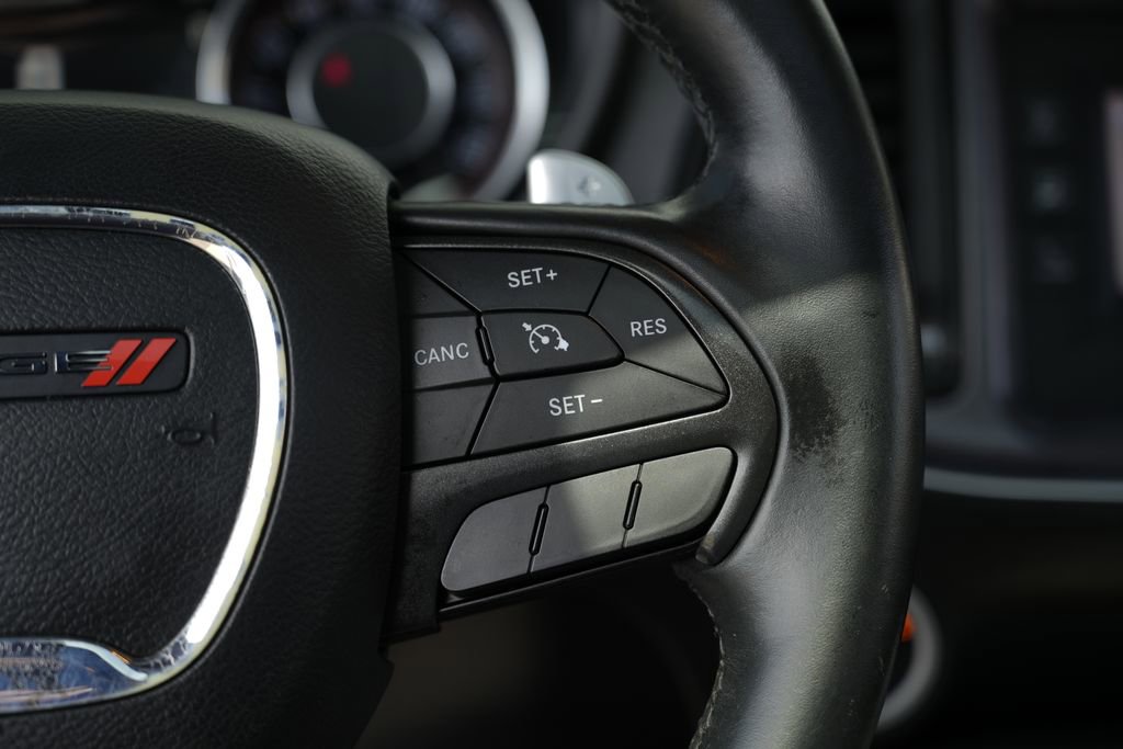 Used 2015 Dodge Challenger SXT image 32