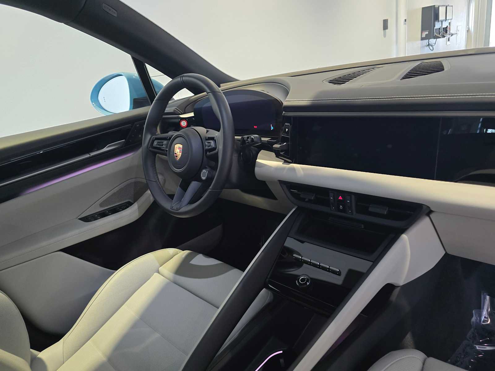 Used 2025 Porsche Macan Electric RWD image 10