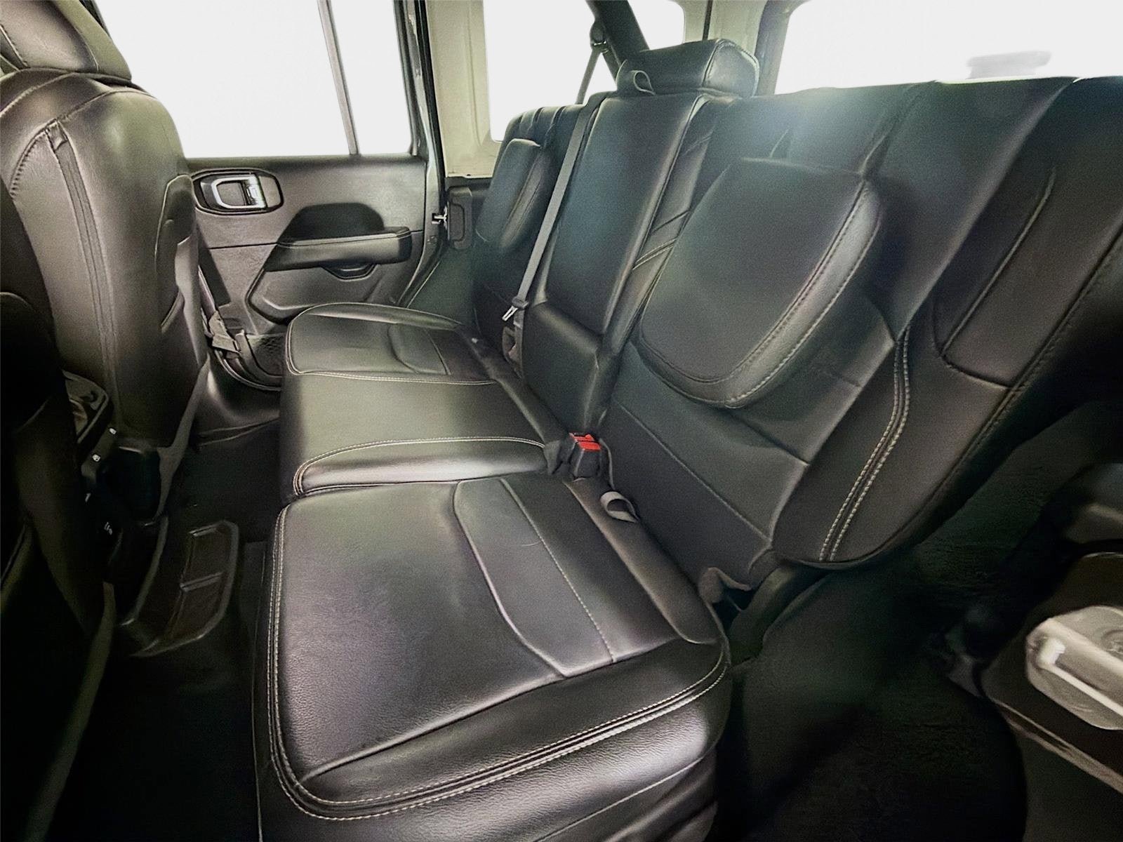 Used 2022 Jeep Wrangler Unlimited Sahara w/ Cold Weather Group AWD/4WD image 23