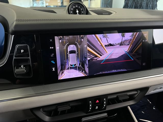 Used 2025 Porsche Cayenne S AWD/4WD image 28